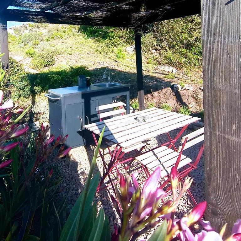 La Cera Farm Camping B&B - Deluxe Bungalow with Sea View - 9