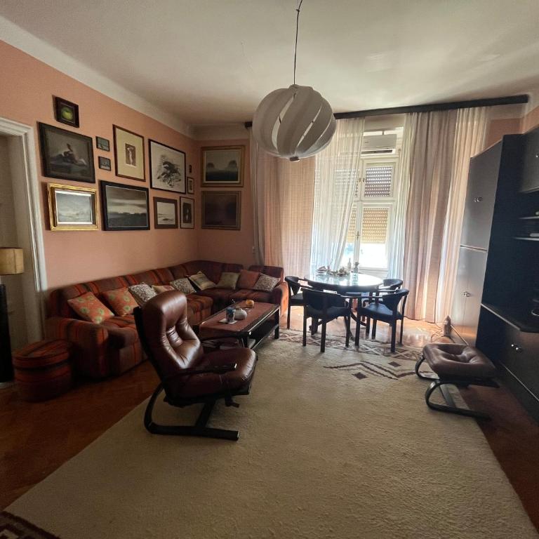 Centar salonski stan - Apartman sa 2 Spavaće Sobe - 1