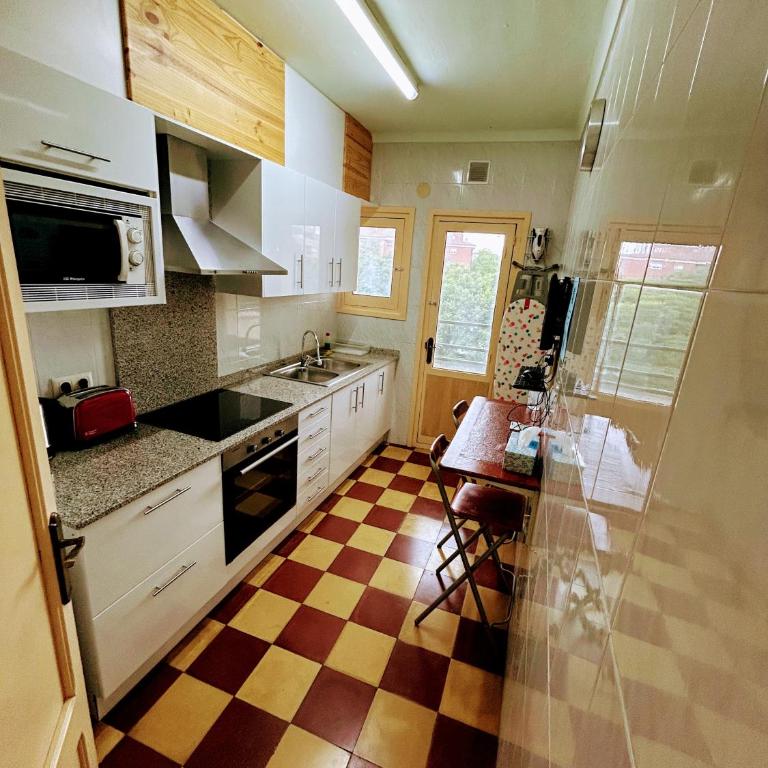 Girona Centro 7pax (3º) Parking* Car,Moto,Bike - Apartamento - 8