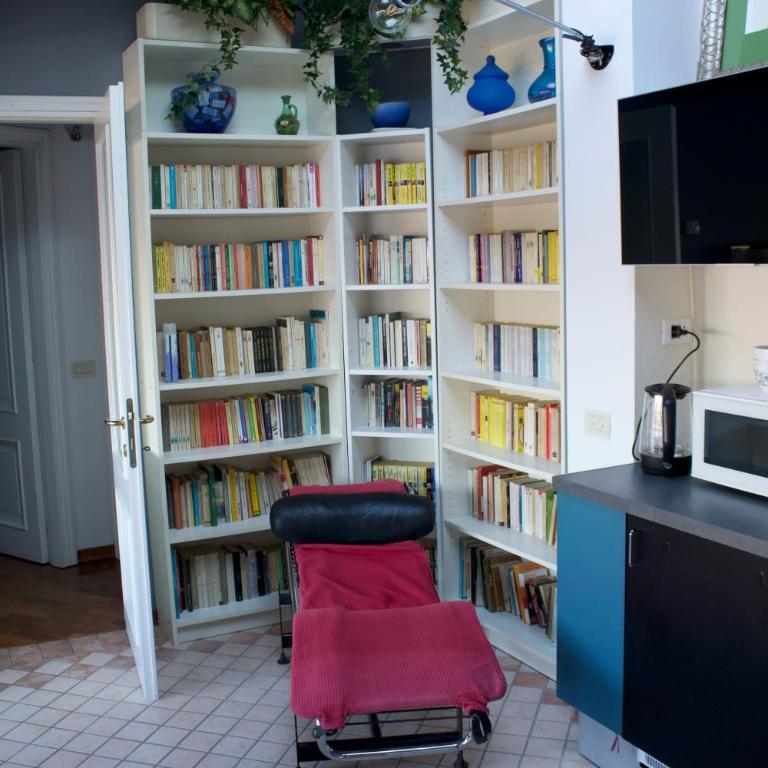 Corte Cavour. Una mansarda nel cuore della città - Two-Bedroom Apartment - 9