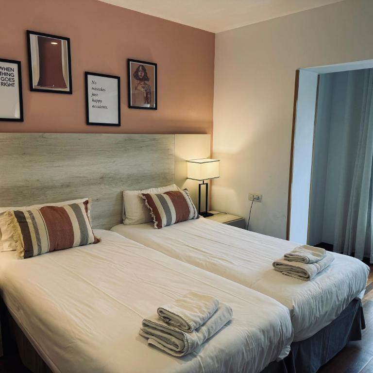 Sweet BCN Sagrada Familia - Three-Bedroom Apartment - 9