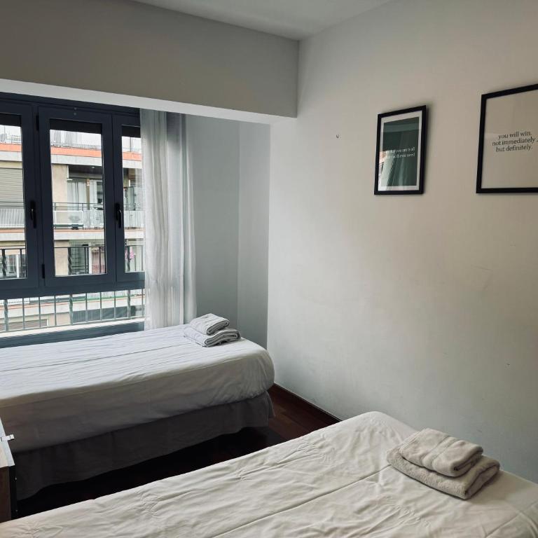 Sweet BCN Sagrada Familia - Three-Bedroom Apartment - 16