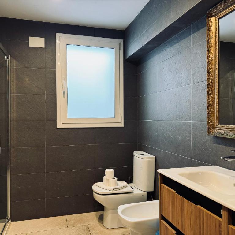 Sweet BCN Sagrada Familia - Three-Bedroom Apartment - 36