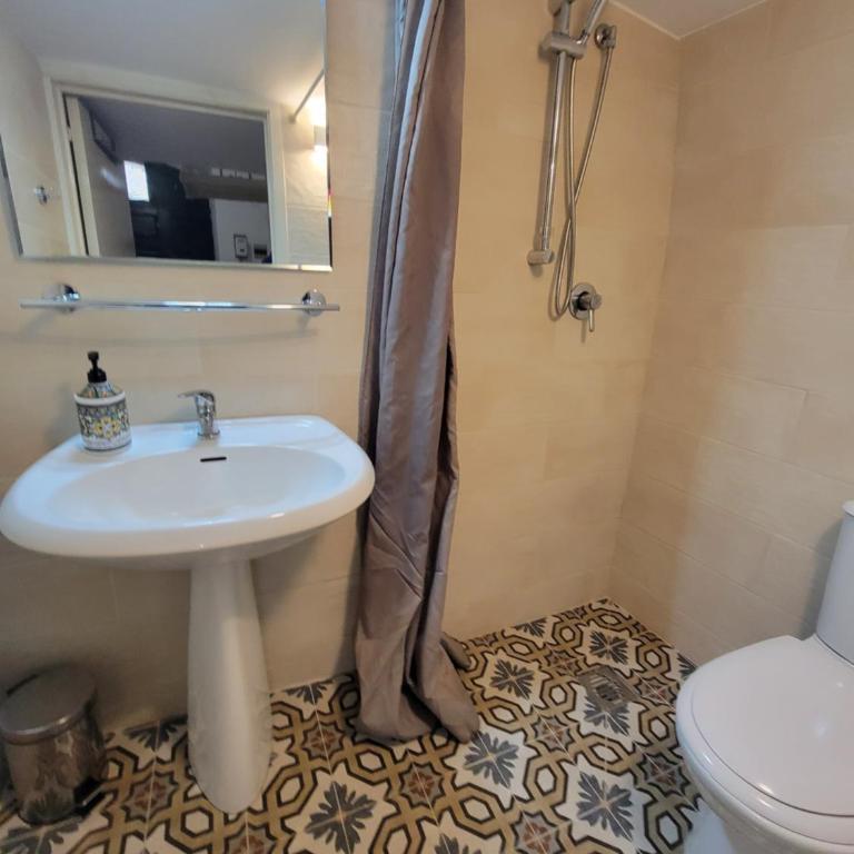 Casa Josephina - Three Level Stone Home With Balcony, 2 Roof Terraces & Sea Views - Casa con 3 Camere da Letto - 11