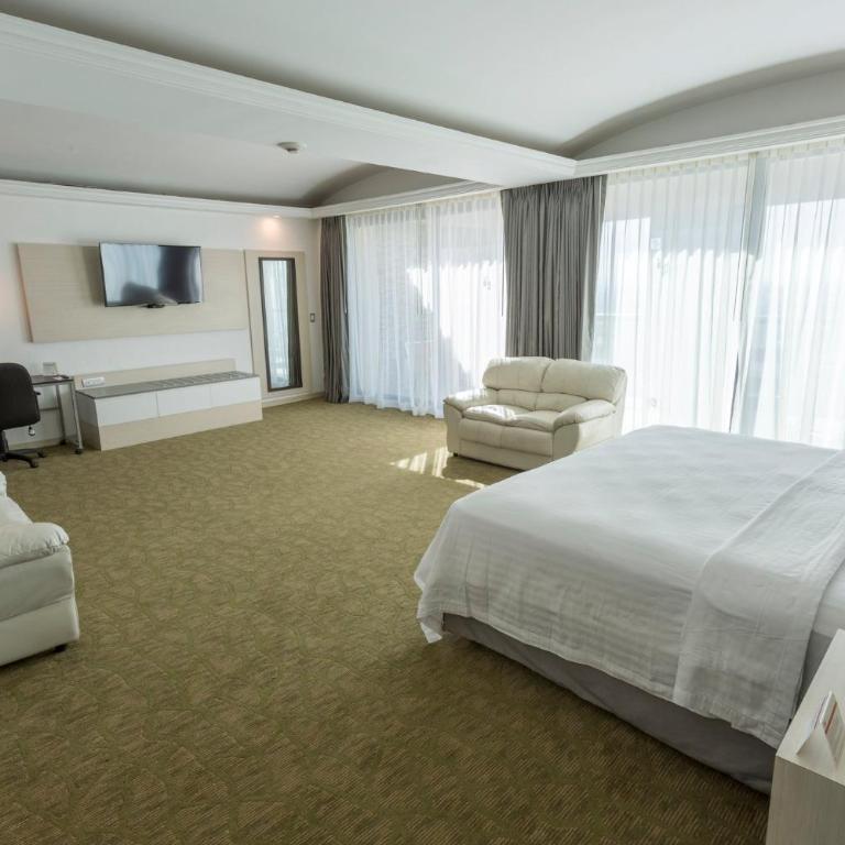 Holiday Inn Queretaro Zona Diamante by IHG - King Suite - 5