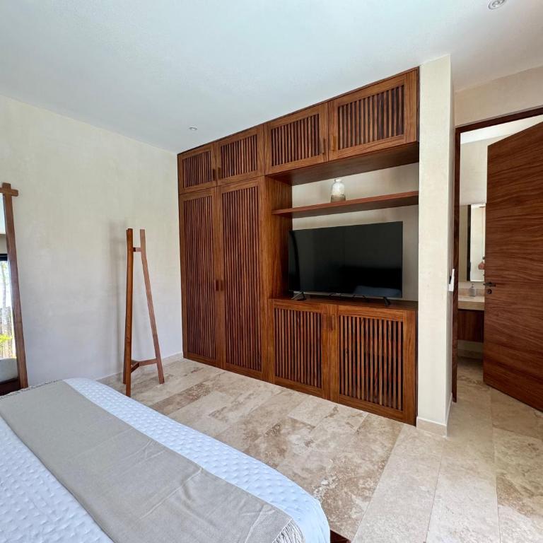 Casa LAAK, luxury villa, 5 br, 7 bt, heated pool - Villa - 50