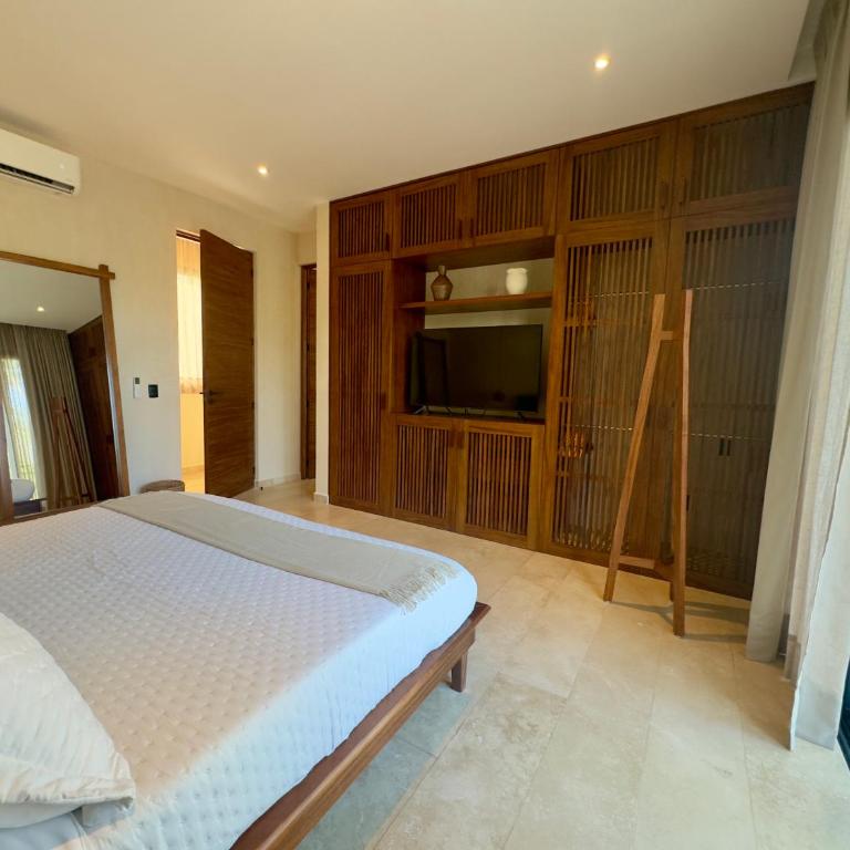 Casa LAAK, luxury villa, 5 br, 7 bt, heated pool - Villa - 71