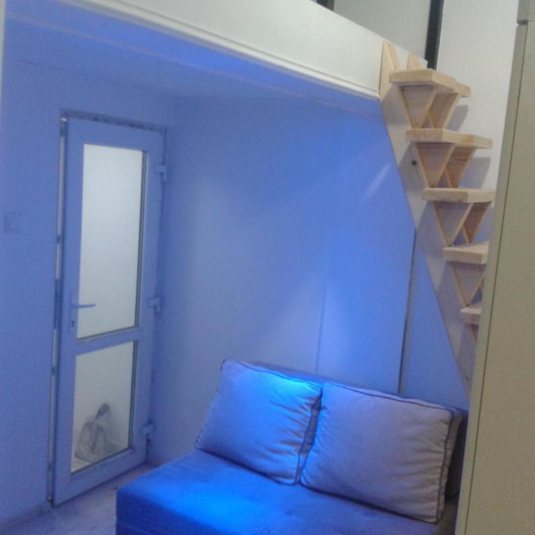 Small Apartment PRIVATE bathroom STRONG WI-FI - Dvokrevetna Soba sa Zasebnim Krevetima - 1