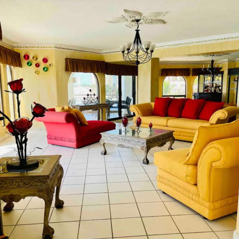 Frente al mar hermoso condominio familiar - Three-Bedroom Apartment - 3