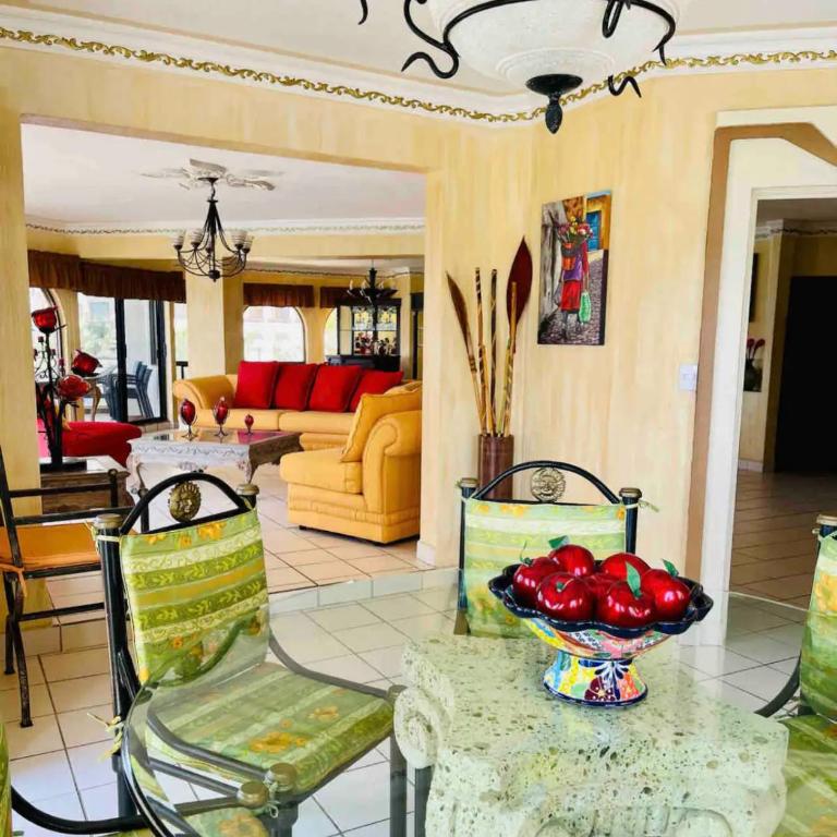 Frente al mar hermoso condominio familiar - Three-Bedroom Apartment - 5