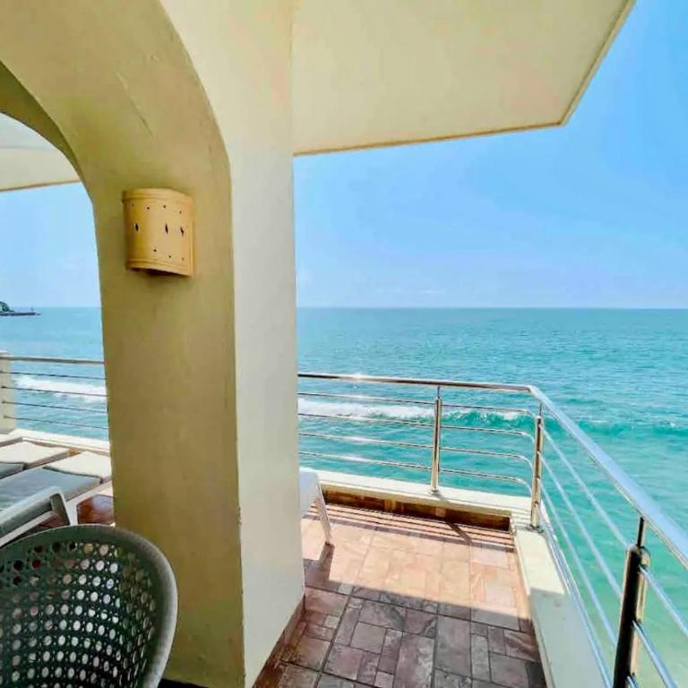 Frente al mar hermoso condominio familiar - Three-Bedroom Apartment - 21