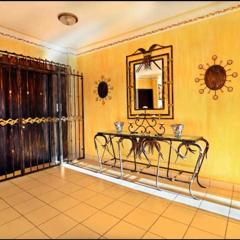 Frente al mar hermoso condominio familiar - Three-Bedroom Apartment - 30