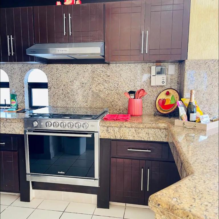 Frente al mar hermoso condominio familiar - Three-Bedroom Apartment - 42