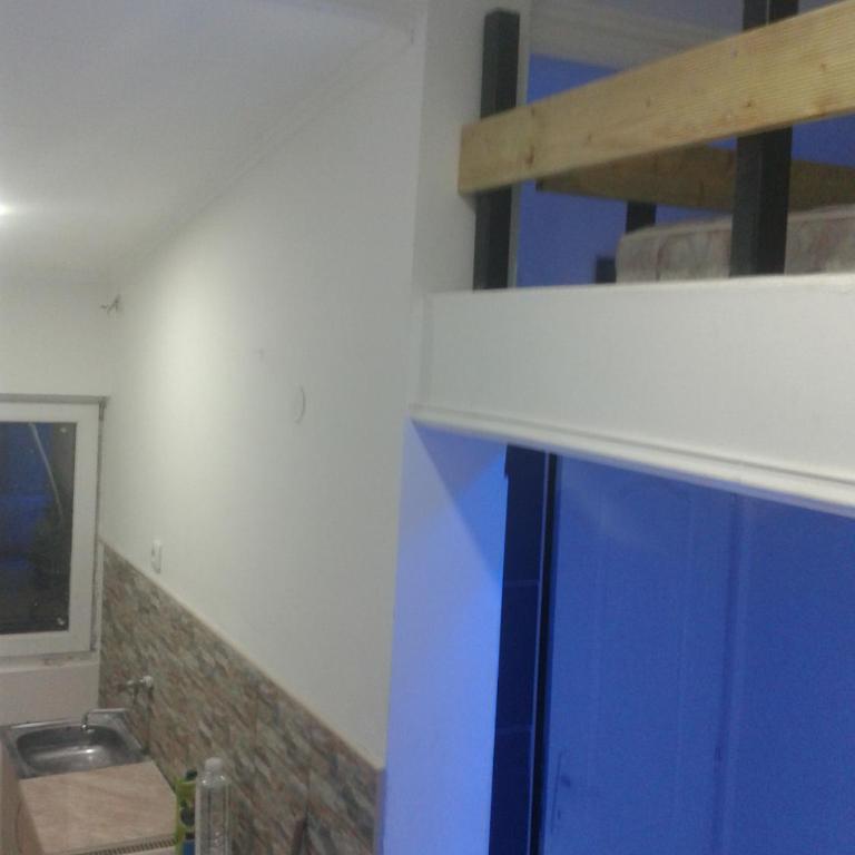 Small Apartment PRIVATE bathroom STRONG WI-FI - Dvokrevetna Soba sa Zasebnim Krevetima - 8