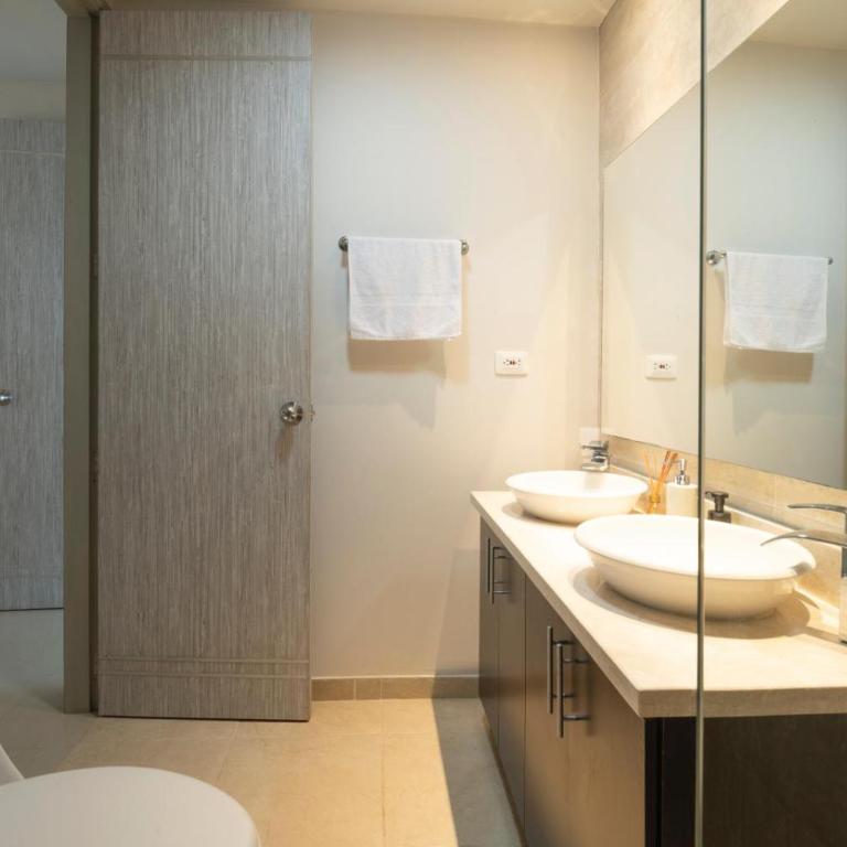 Sunshine 503 Beautiful SeaView 2Beds2bath w AC front Beach - Two-Bedroom Apartment - 17