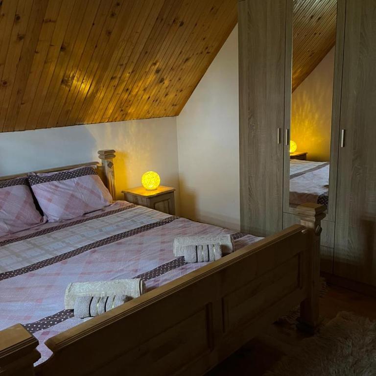 Golden Wood House - Two-Bedroom House - 28