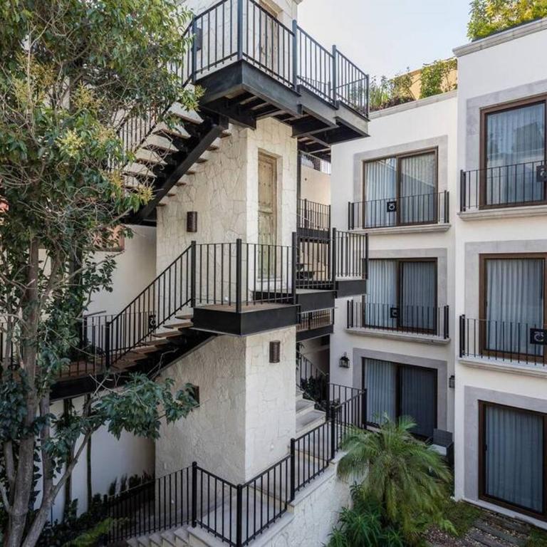 Luxury 2BR Condo AC Near Rosewood - 3 min walk - Two-Bedroom Apartment - 4
