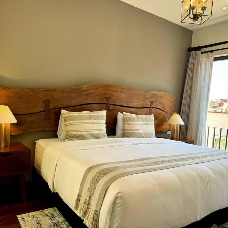 Luxury 2BR Condo AC Near Rosewood - 3 min walk - Two-Bedroom Apartment - 7