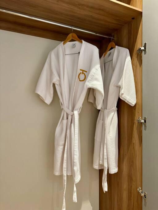 Luxury 2BR Condo AC Near Rosewood - 3 min walk - Two-Bedroom Apartment - 39