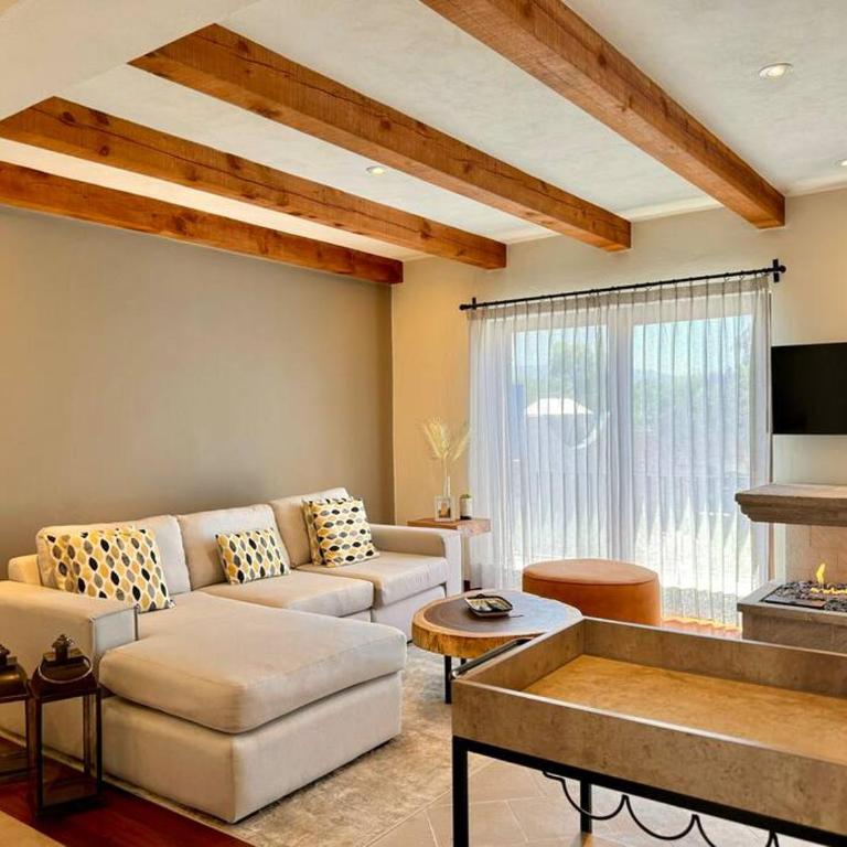 Luxury 2BR Condo AC Near Rosewood - 3 min walk - Two-Bedroom Apartment - 70