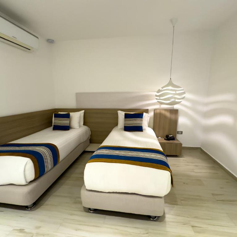 Hotel Catedral Plaza - Deluxe Twin Room - 3