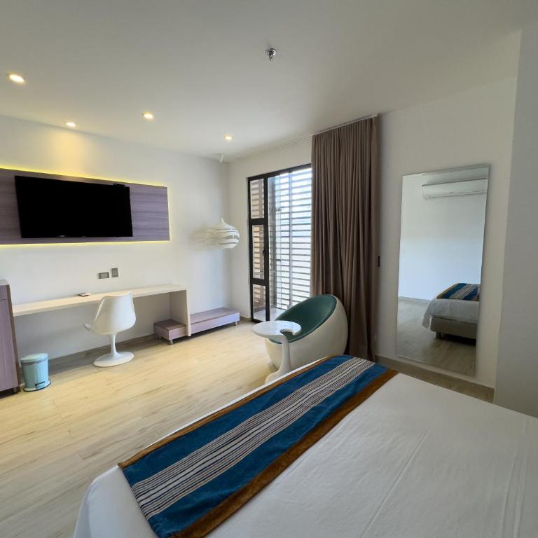 Hotel Catedral Plaza - Deluxe Double Room - 13
