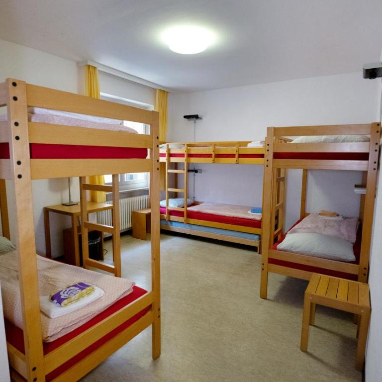 Locarno Youth Hostel - Bed in 6-Bed Dormitory Room with Shower - 2