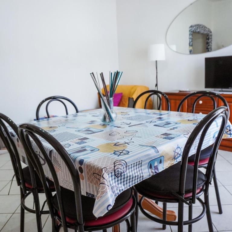 8 posti letto con parcheggio - La Flacca - Casa con 3 Camere da Letto - 8