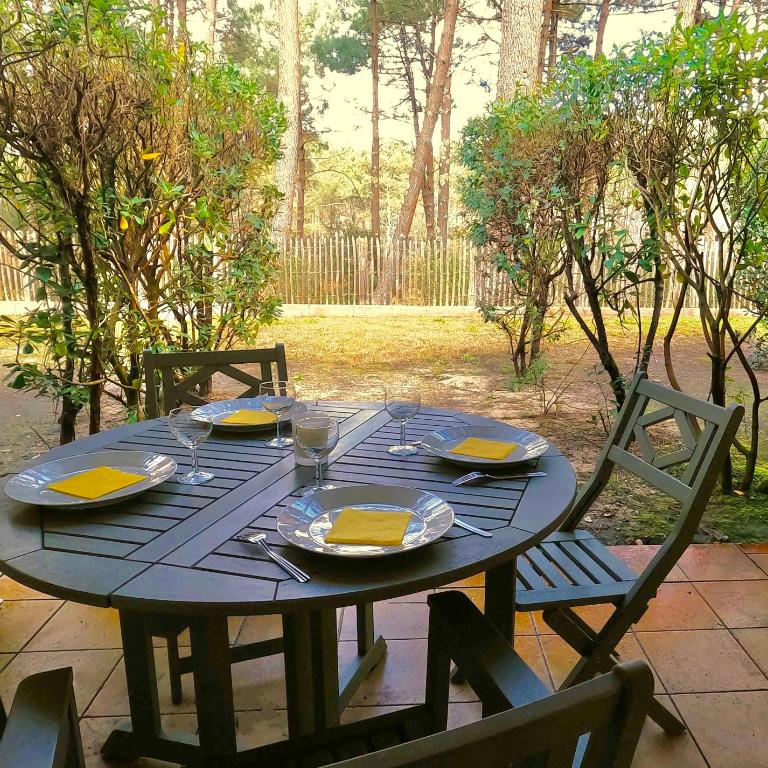 Au milieu des pins, charmant appartement de 38 m2 - 4 personnes - Domaine du Golf - Apartment with Garden View - 7