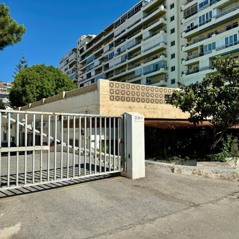 En Carihuela con vistas y plaza de garaje, Nucleo Cristal - Apartamento de 3 dormitorios - 22