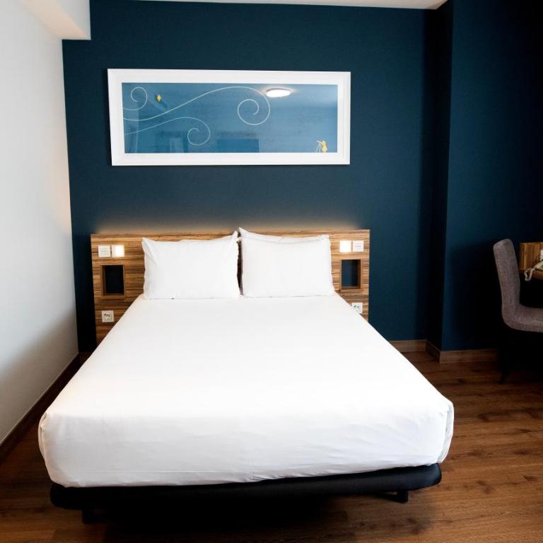 Travelodge Madrid Metropolitano - Family Room - 3 Adults Maximum - 4
