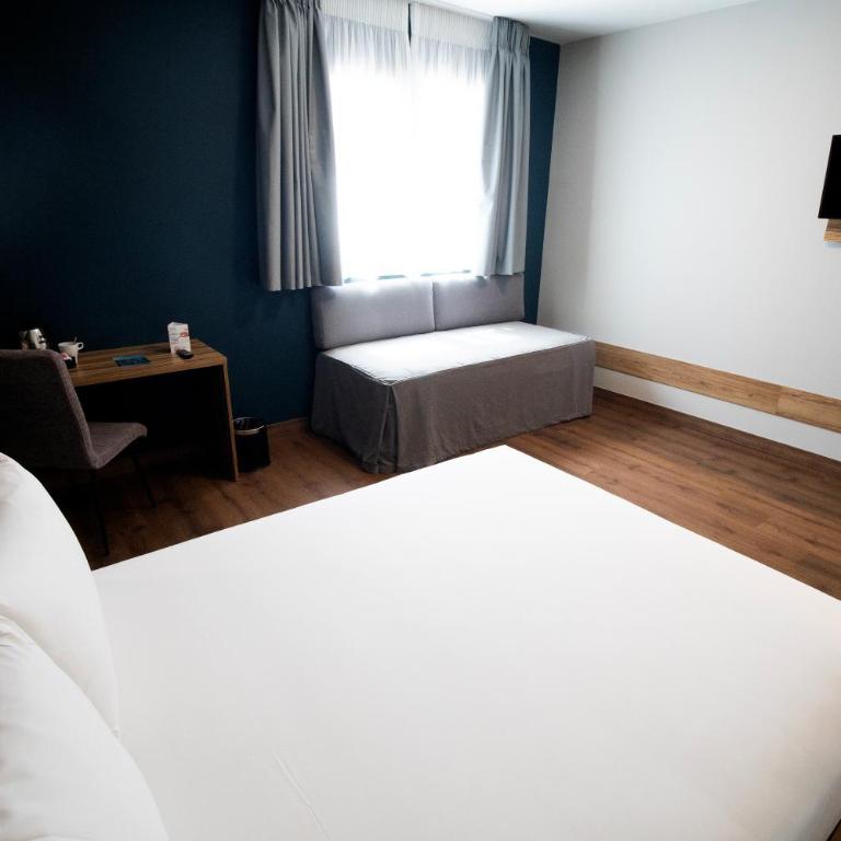 Travelodge Madrid Metropolitano - Family Room - 3 Adults Maximum - 6