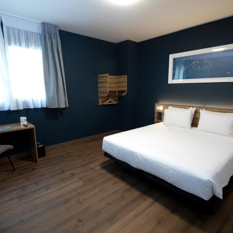 Travelodge Madrid Metropolitano - Double or Twin Room - Disability Access - 1