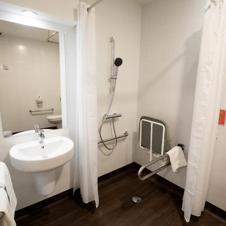 Travelodge Madrid Metropolitano - Double or Twin Room - Disability Access - 6