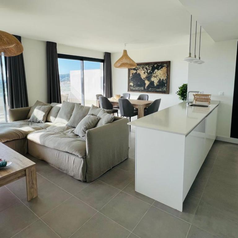 Penthouse moderne vue mer idéal pour séjour en famille Las Olas Estepona - Three-Bedroom Apartment - 12