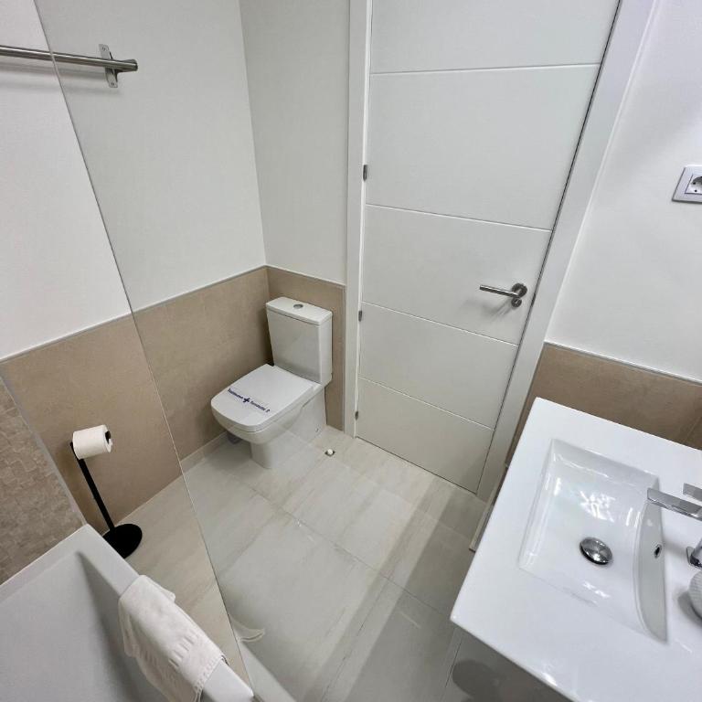 Penthouse moderne vue mer idéal pour séjour en famille Las Olas Estepona - Three-Bedroom Apartment - 40
