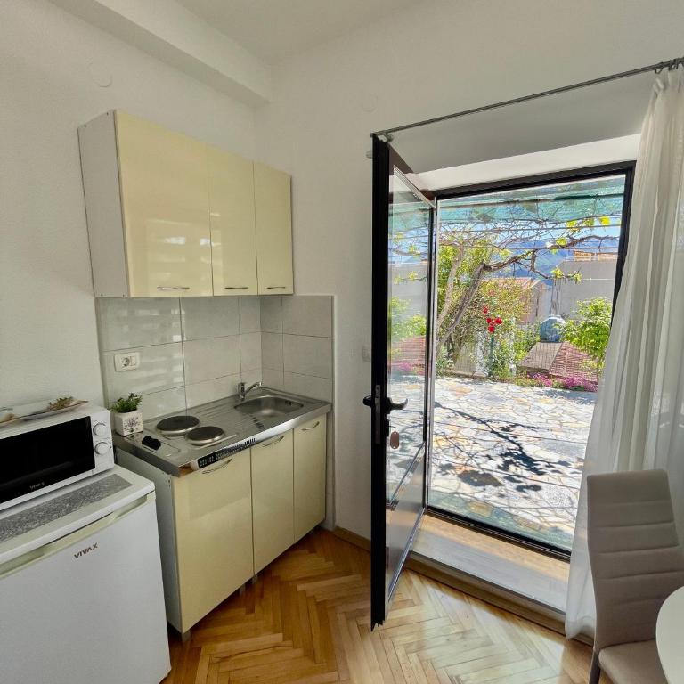 Apartments Marina - Apartment with Terrace - 8