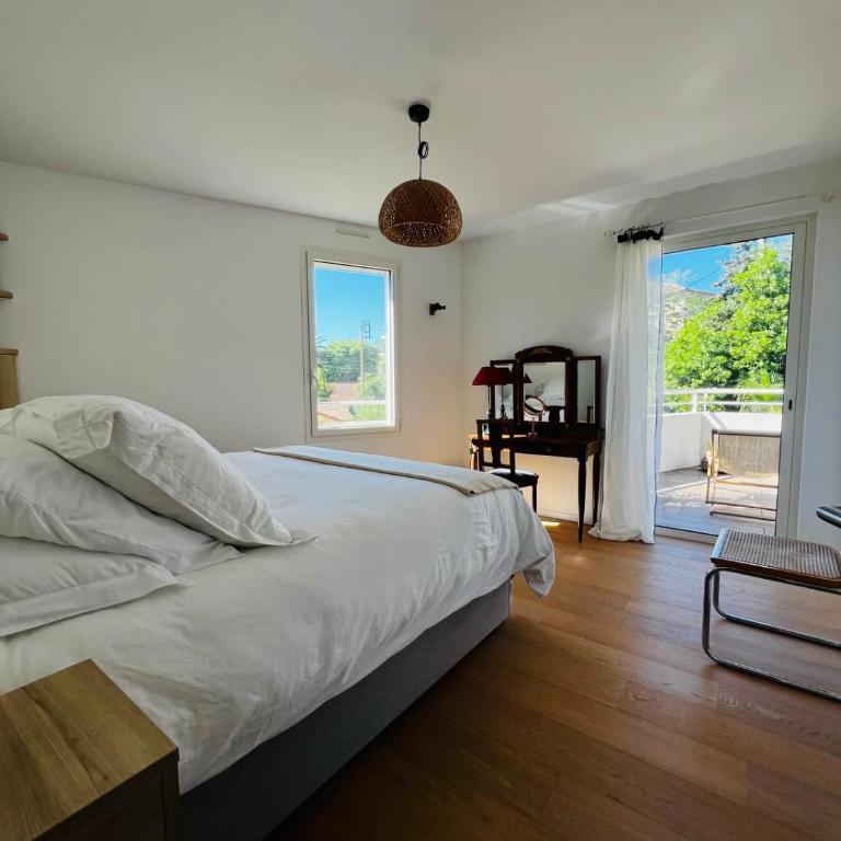 Bright and Stylish in City Center 2 Bedrooms - Appartement - 17