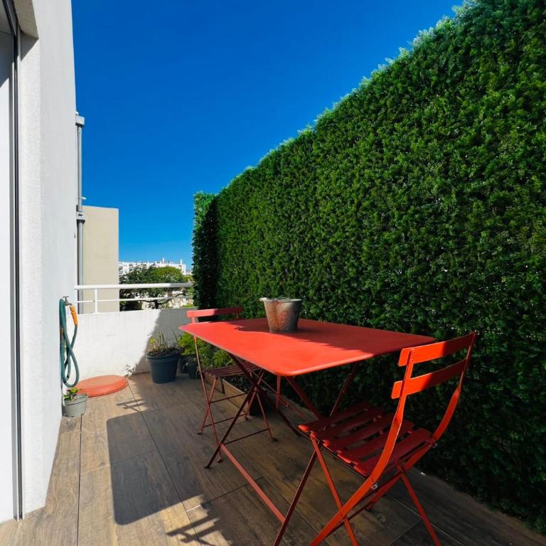 Bright and Stylish in City Center 2 Bedrooms - Appartement - 32
