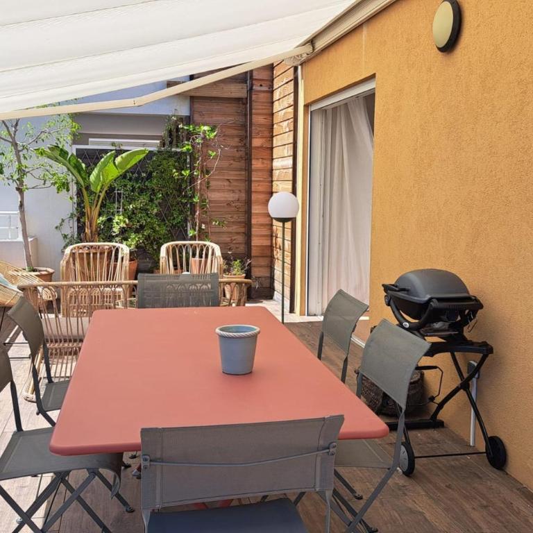 Bright and Stylish in City Center 2 Bedrooms - Appartement - 4