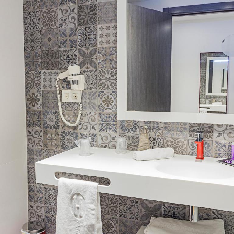 Boutique Hostemplo Sagrada Familia - Superior Double or Twin Room with Balcony - 1