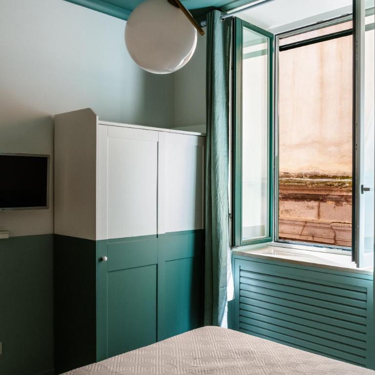 Flat 13 - One-Bedroom Apartment - 32