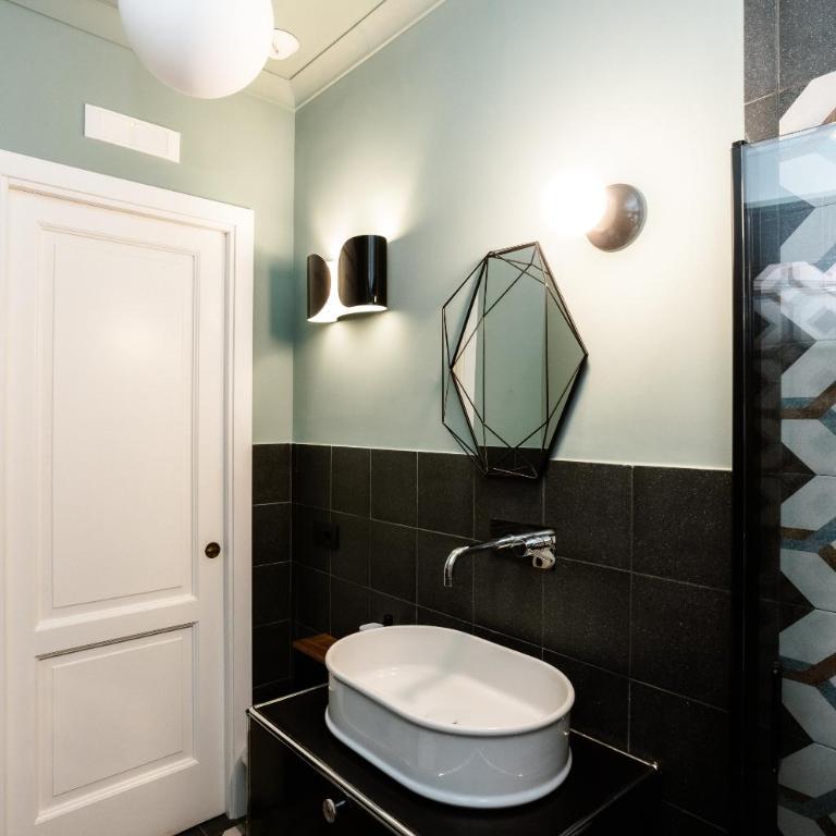 Flat 13 - One-Bedroom Apartment - 63