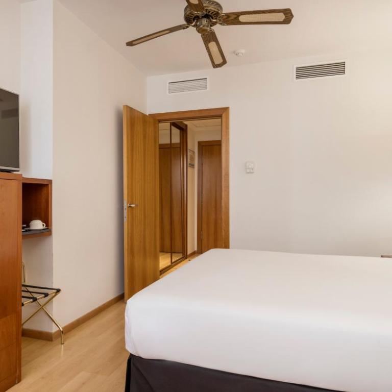 Ilunion Les Corts Spa - Triple Room (2 Adults + 1 Child) - 4