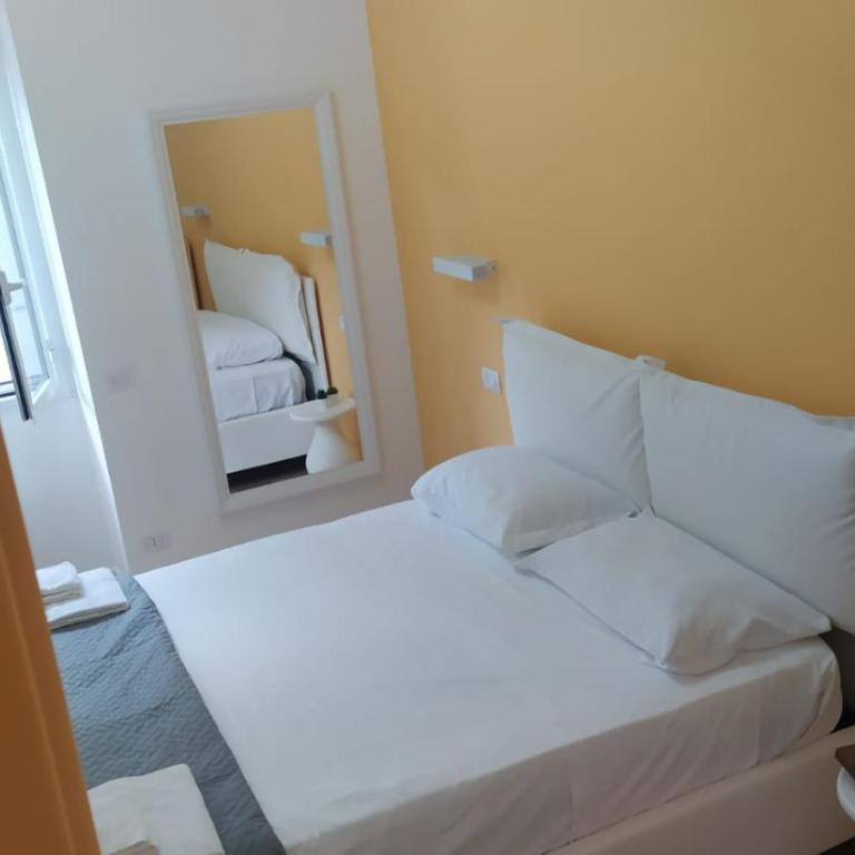 Roma Furio Camillo Holiday Home - Chambre Double avec Salle de Bains Privative - 9