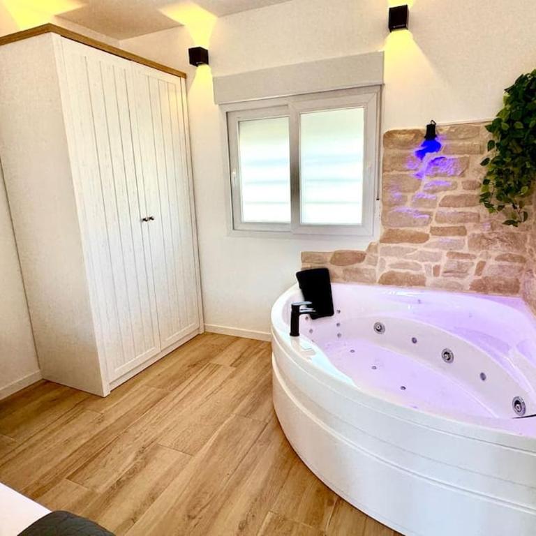 18 Refugio romántico con jacuzzi - One-Bedroom Apartment - 34