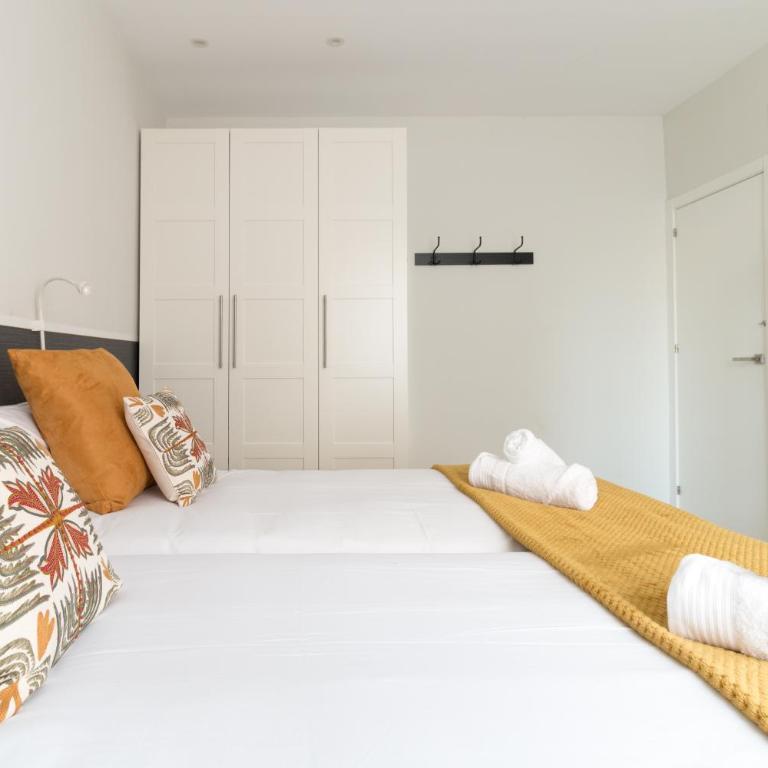 BILBAO ARGIA - Three-Bedroom Apartment - 11