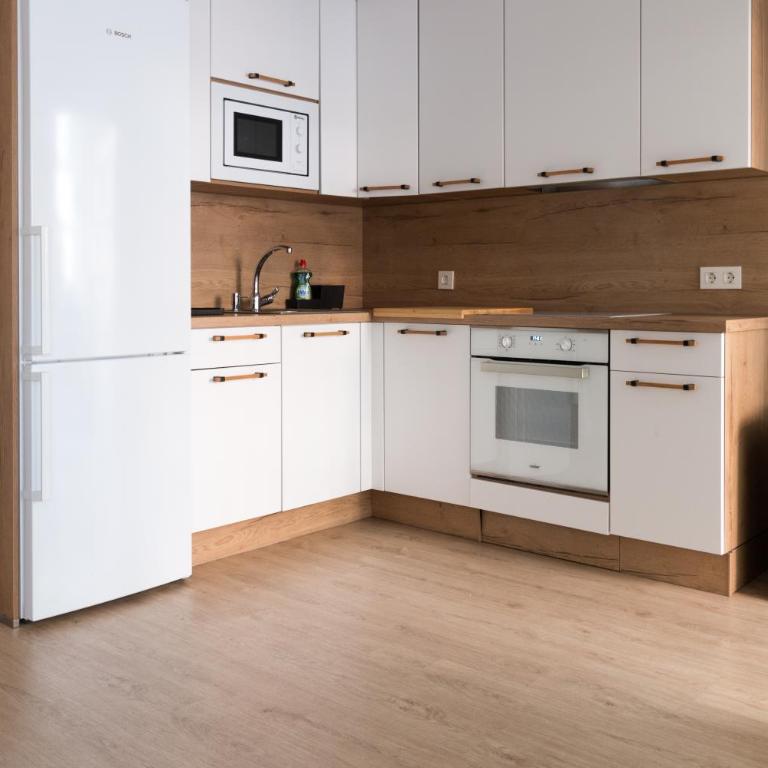 BILBAO ARGIA - Three-Bedroom Apartment - 13