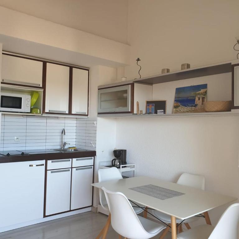 Appartement climatisé à 800m de la plage - Apartment mit 1 Schlafzimmer - 1
