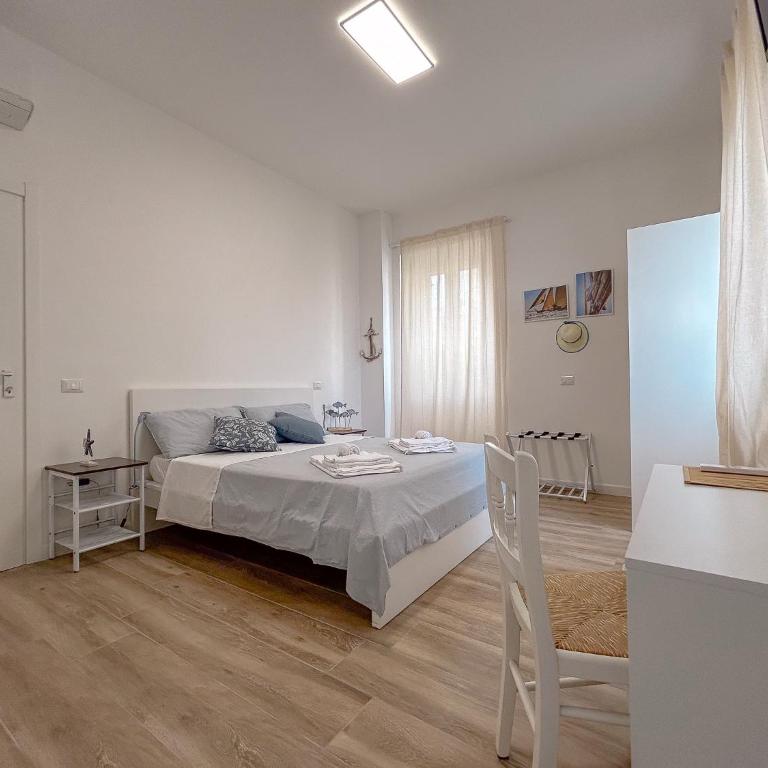 La Marina - Rooms In Stintino by Host Hero - Camera Matrimoniale con Bagno Privato - 2